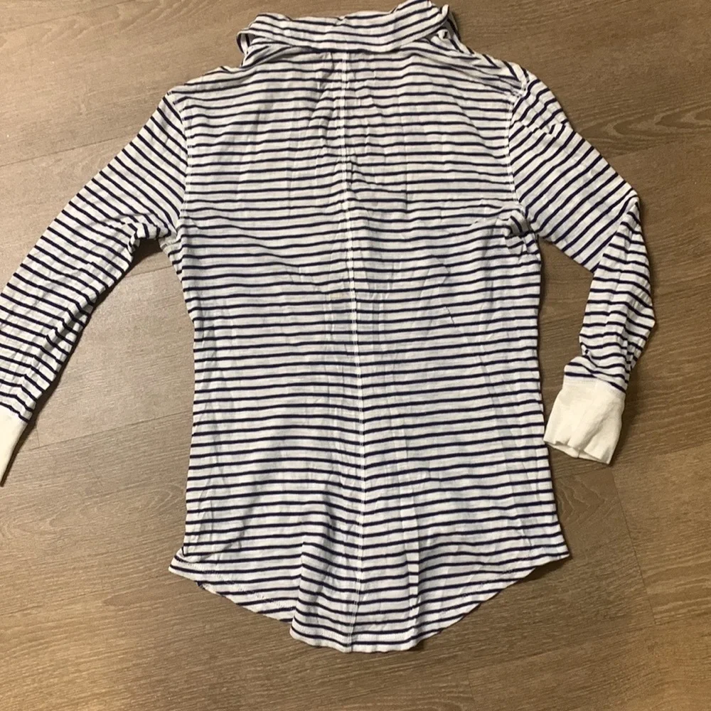Button down shirts - Picture 2 of 3